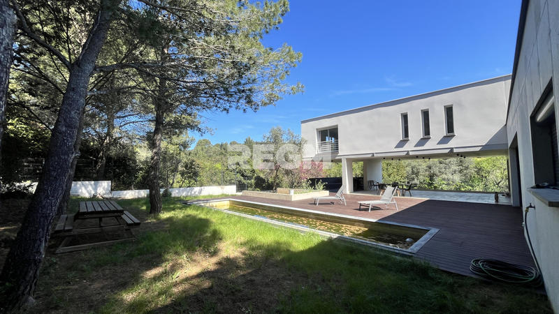 Maison - 246 m² - 5 pièces