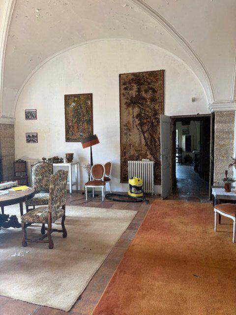 Maison - 1 200 m² - 25 pièces