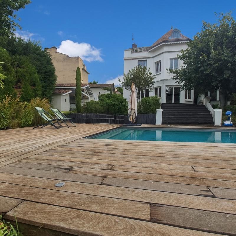 Propriété - 275 m² - 8 pièces