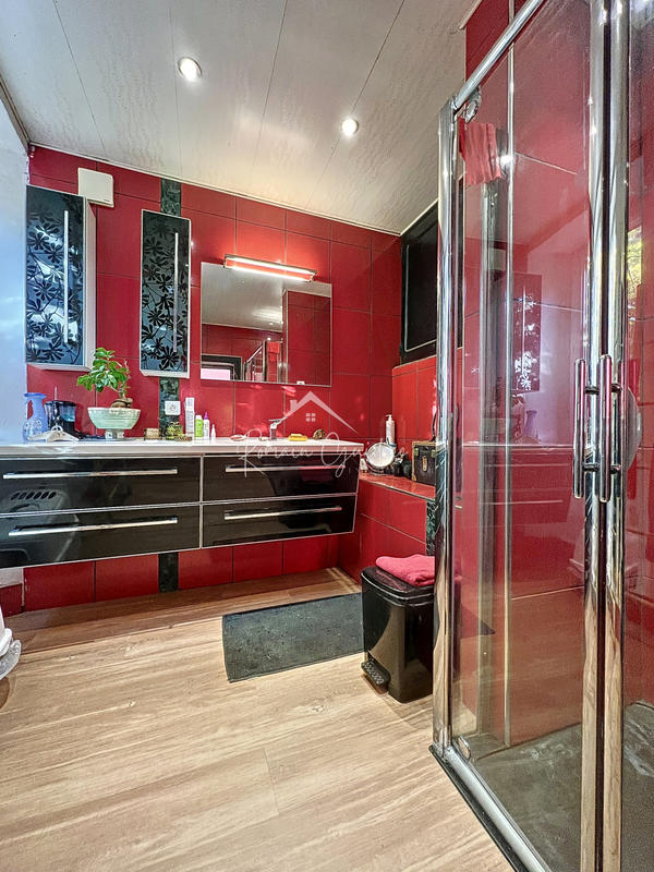 Maison - 180 m² - 7 pièces