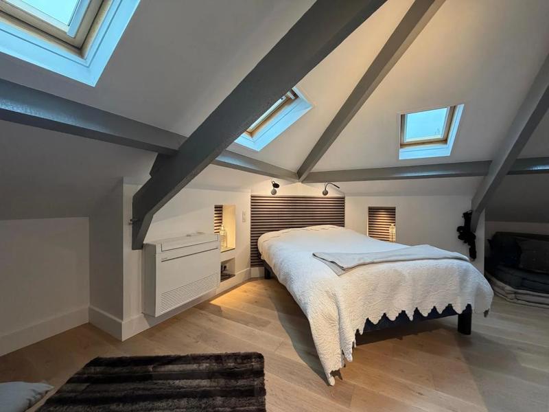 Maison - 230 m² - 8 pièces