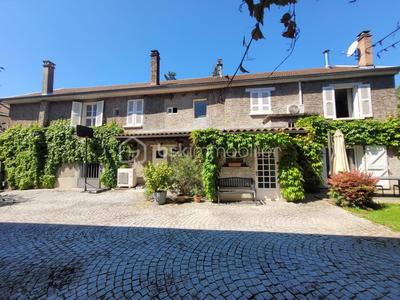 Propriété - 202 m² - 8 pièces