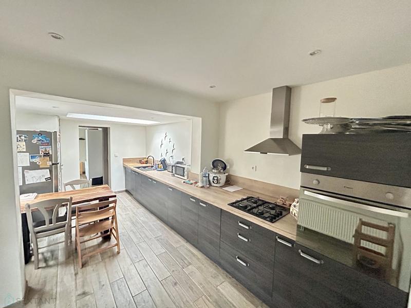 Maison - 93 m² - 5 pièces