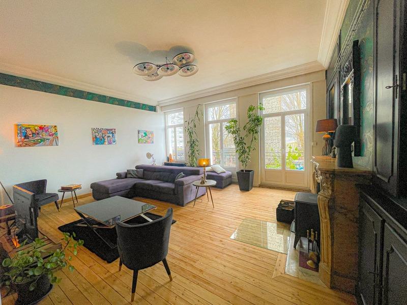 Maison - 228 m² - 7 pièces