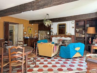 Maison - 325 m² - 8 pièces