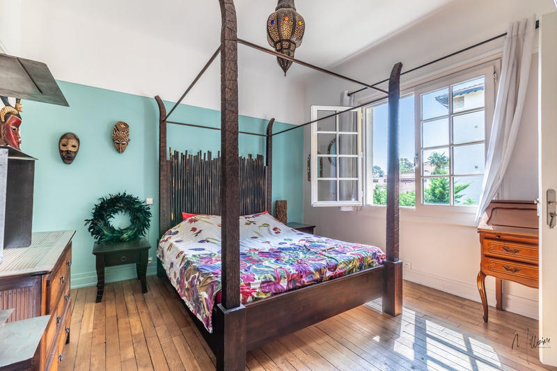 Maison - 300 m² - 10 pièces