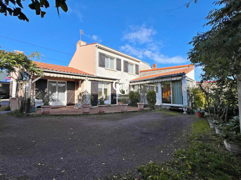 Maison - 208 m² - 6 pièces