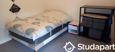 Chambre - 9 m² - 1 pièce