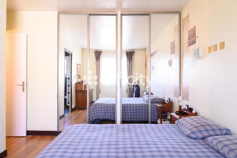 Maison - 330 m² - 7 pièces