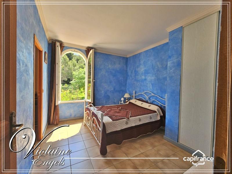 Propriété - 234 m² - 8 pièces