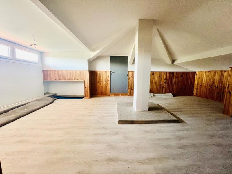 Maison - 210 m² - 8 pièces