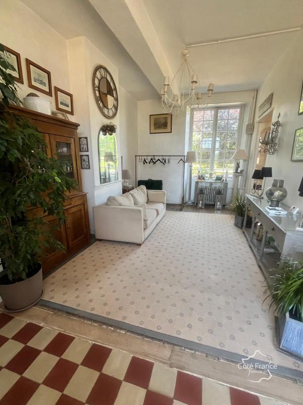 Maison - 278 m² - 14 pièces