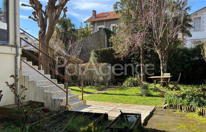 Maison - 248 m² - 9 pièces