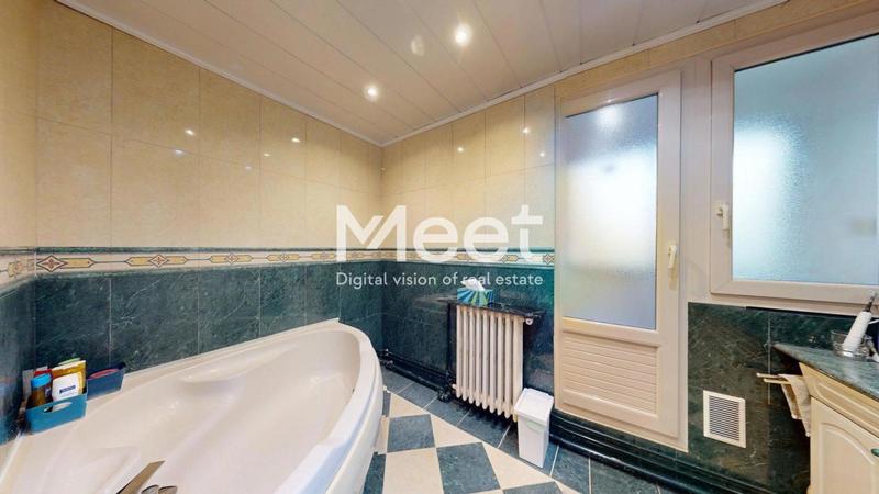 Appartement - 100 m² - 5 pièces