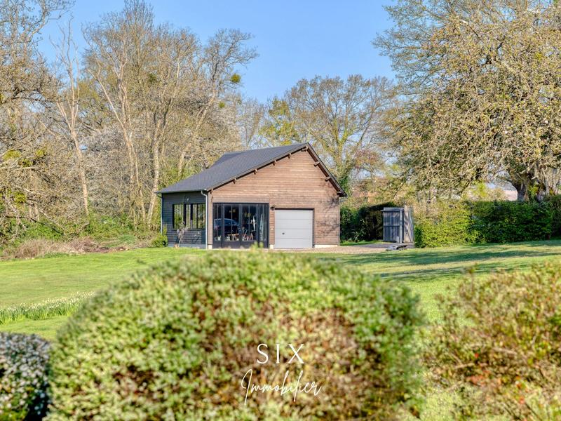 Maison - 240 m² - 10 pièces