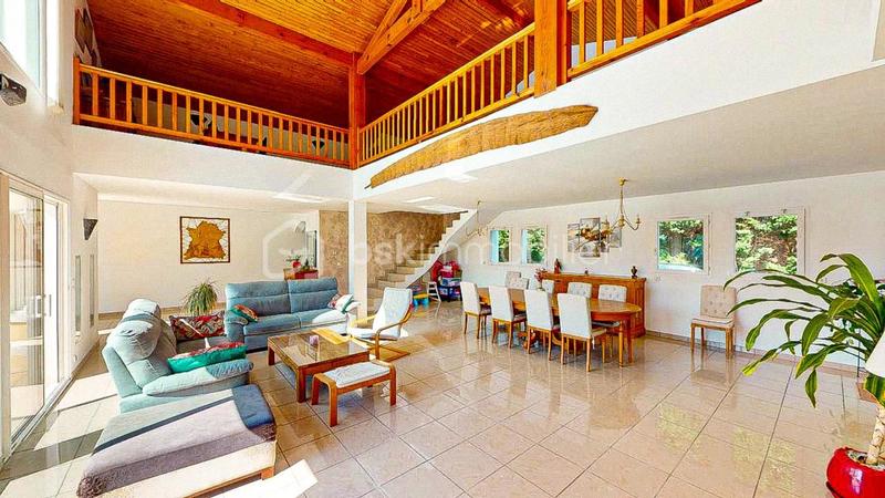 Propriété - 375 m² - 11 pièces