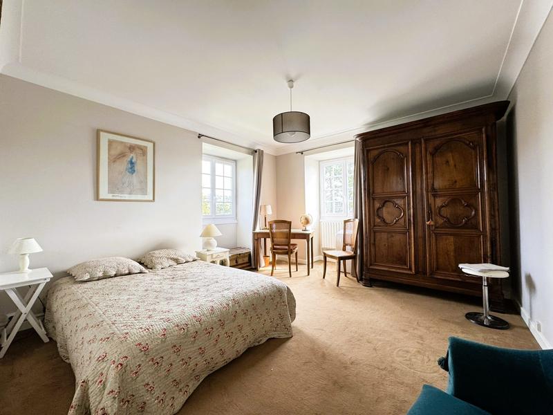 Maison - 204 m² - 9 pièces