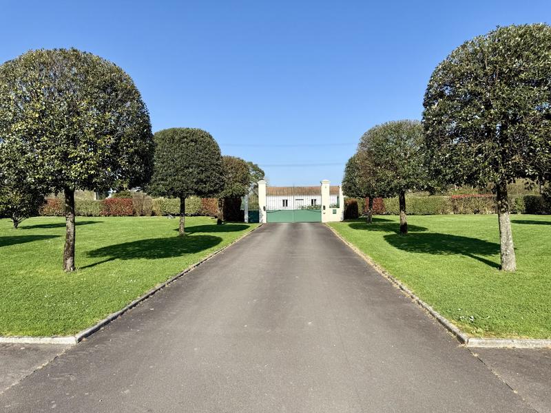 Maison - 454 m² - 12 pièces