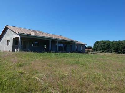 Maison - 218 m² - 6 pièces