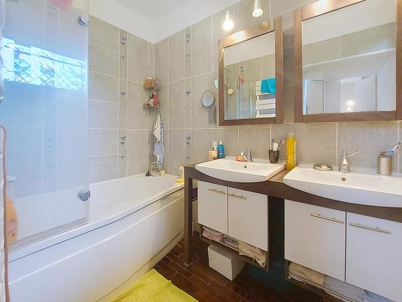 Maison - 161 m² - 8 pièces