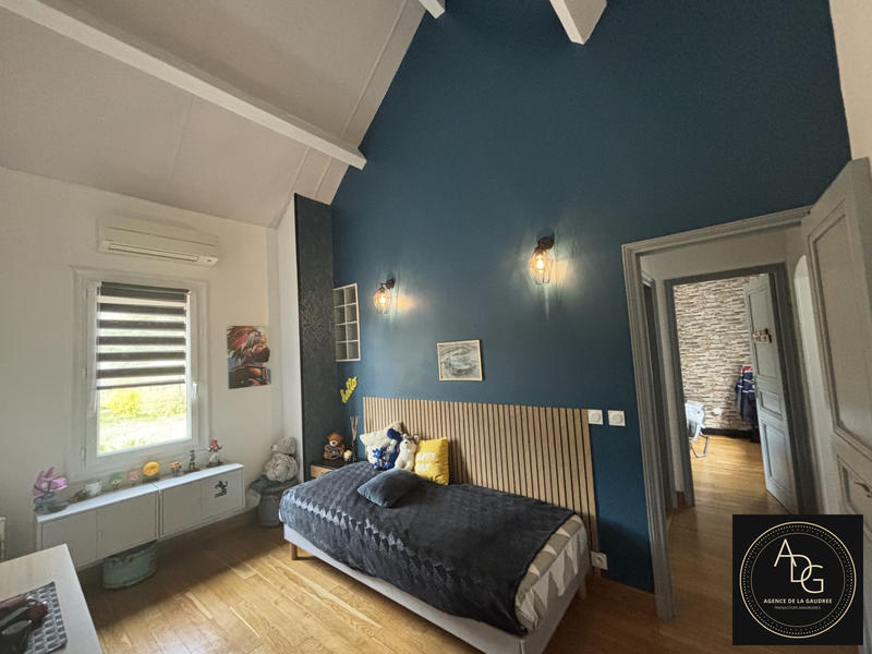 Maison - 210 m² - 6 pièces