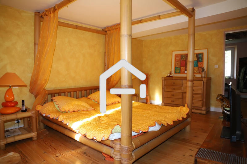 Demeure - 295 m² - 9 pièces