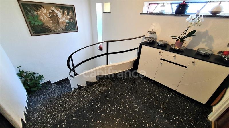 Maison - 187 m² - 9 pièces