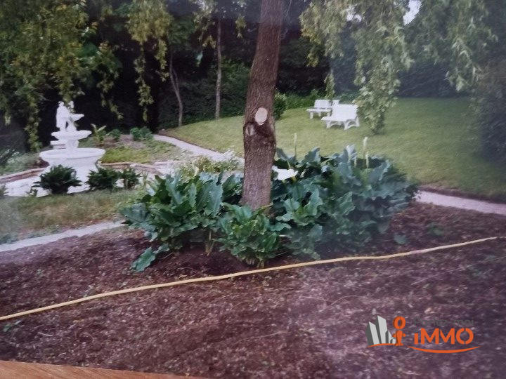 Maison - 300 m² - 8 pièces