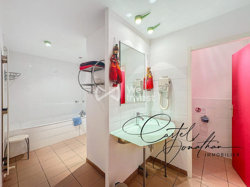 Maison - 460 m² - 8 pièces