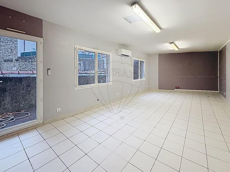 Immeuble - 234 m² - 9 pièces