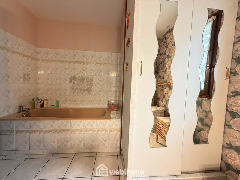 Maison - 203 m² - 9 pièces