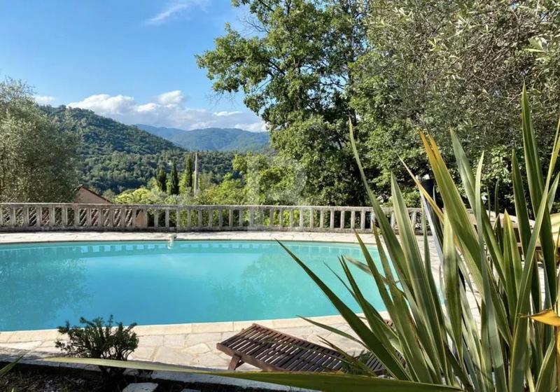 Appartement - 170 m² - 6 pièces