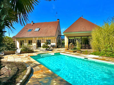 Maison - 275 m² - 9 pièces