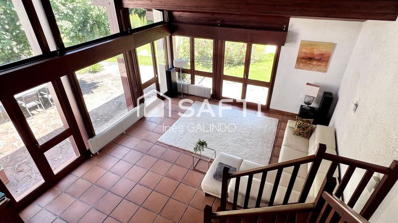 Maison - 210 m² - 6 pièces