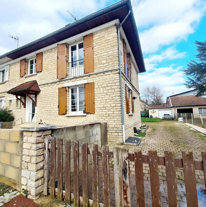 Maison - 98 m² - 5 pièces