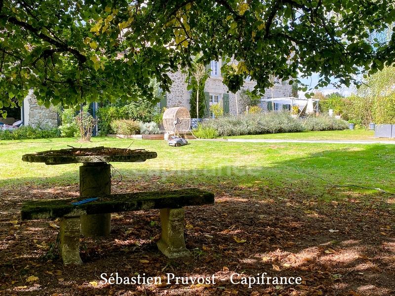 Maison de maîtres - 300 m² - 9 pièces