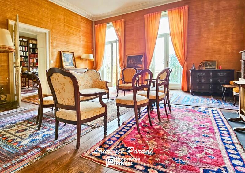 Demeure - 470 m² - 17 pièces