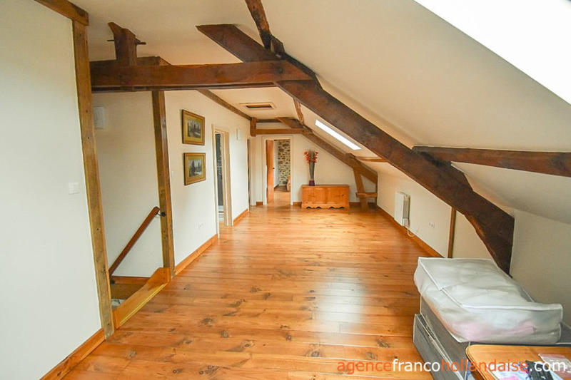 Maison - 223 m² - 6 pièces