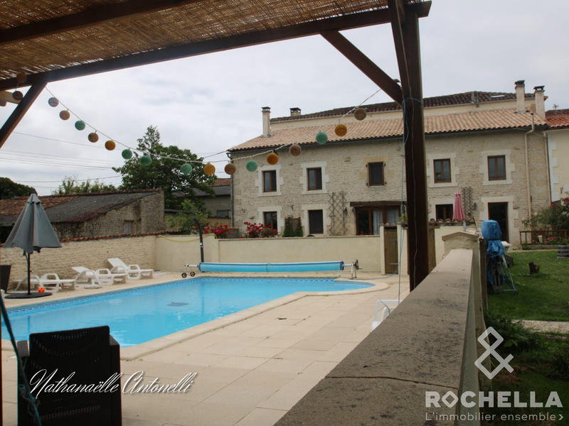 Maison ancienne - 532 m² - 19 pièces