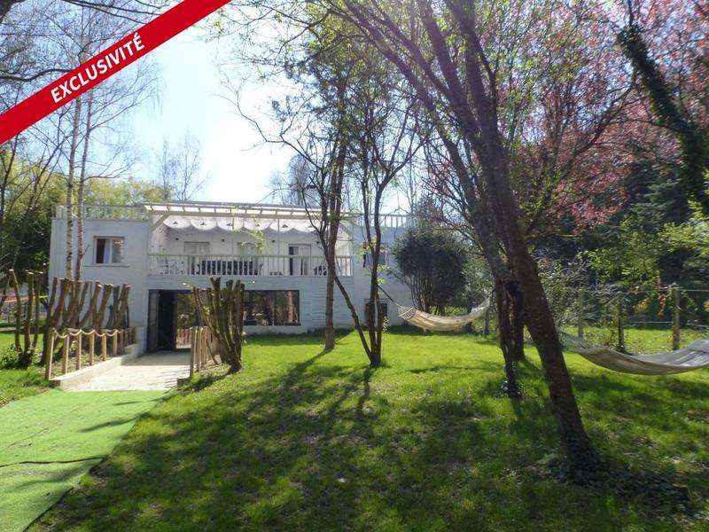 Demeure - 351 m² - 8 pièces