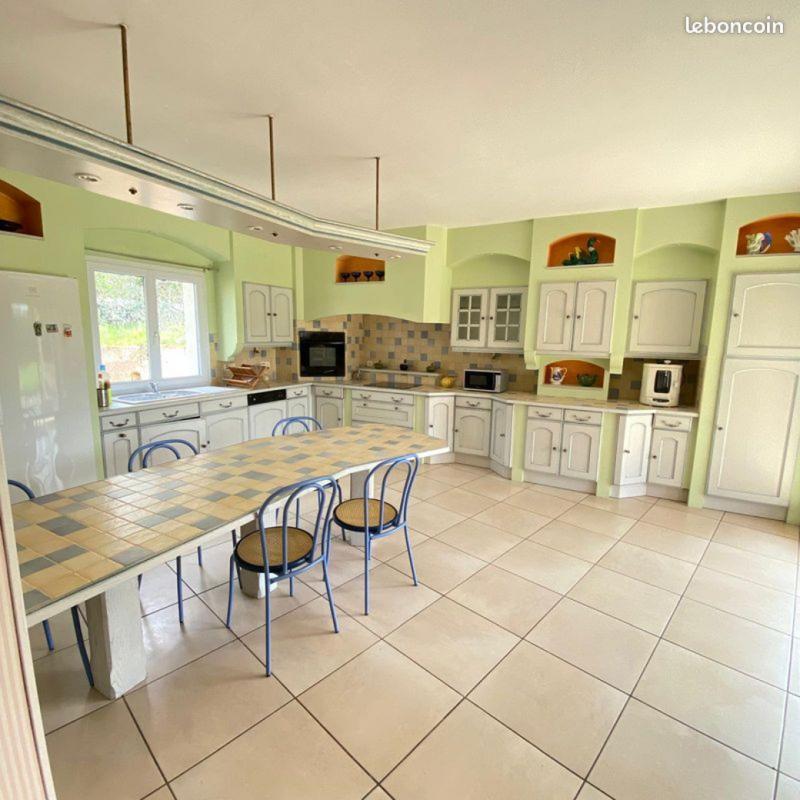 Pavillon - 235 m² - 7 pièces