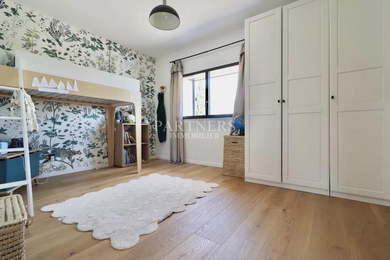 Maison - 240 m² - 6 pièces