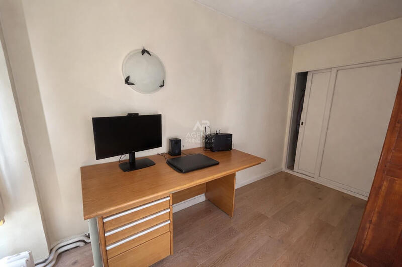 Maison - 237 m² - 8 pièces