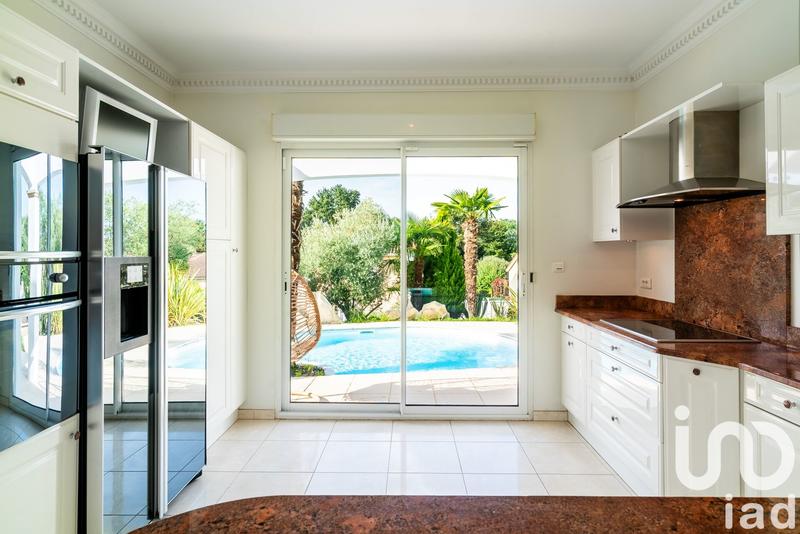 Maison - 252 m² - 8 pièces