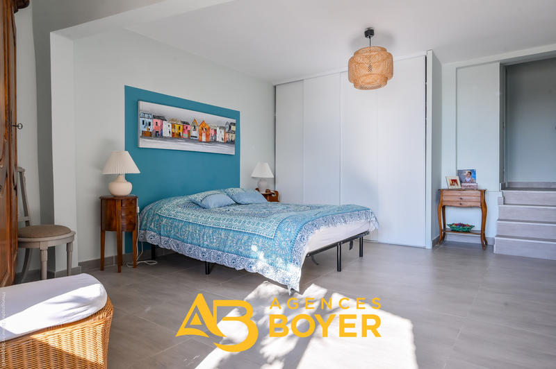 Maison - 300 m² - 8 pièces