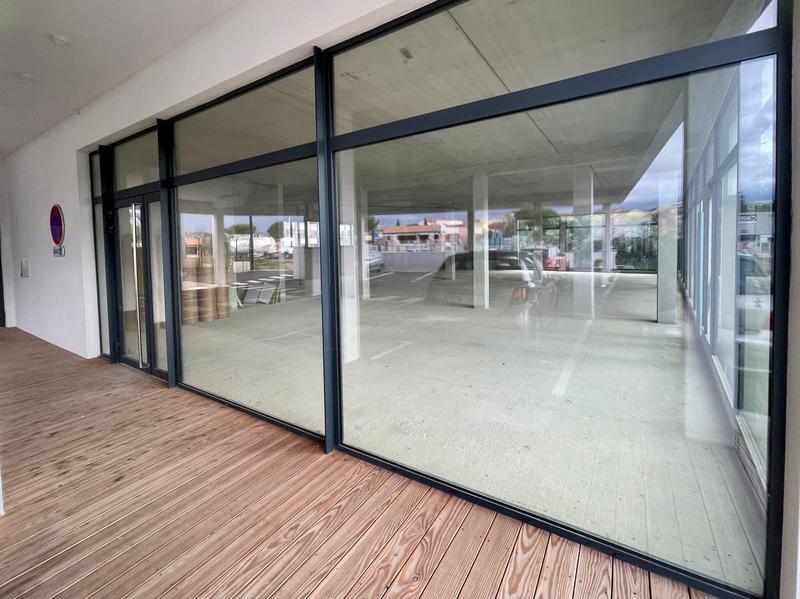 Local commercial - 306 m² - 1 pièce
