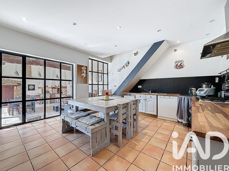 Maison - 270 m² - 6 pièces