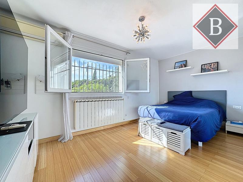 Maison - 181 m² - 7 pièces