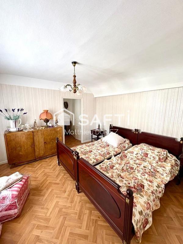 Maison - 180 m² - 10 pièces