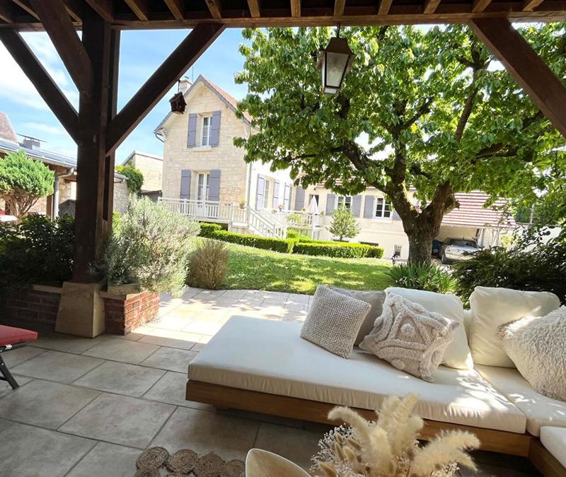 Maison - 260 m² - 8 pièces